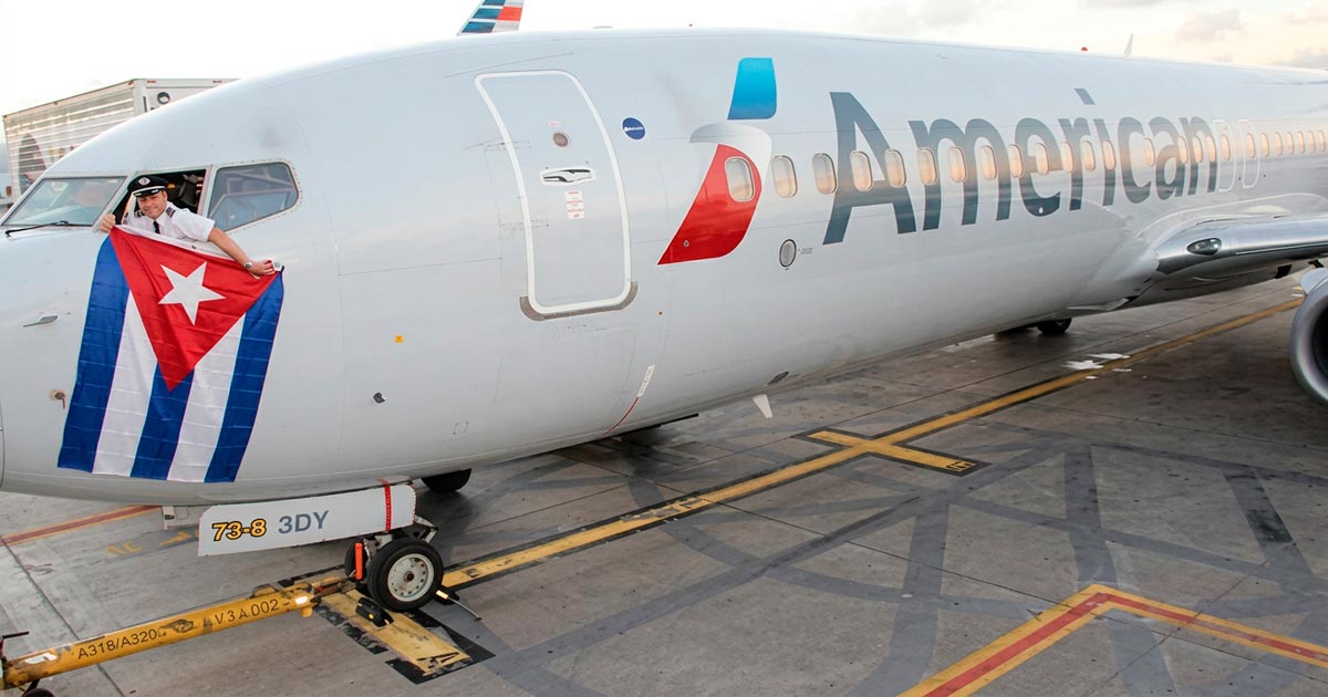 Avión de American Airlines en un aeropuerto de Cuba
