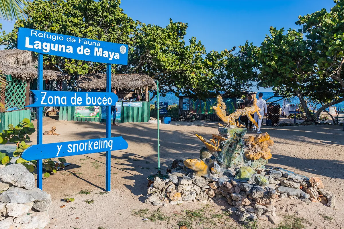 Entrada a PLaya Coral